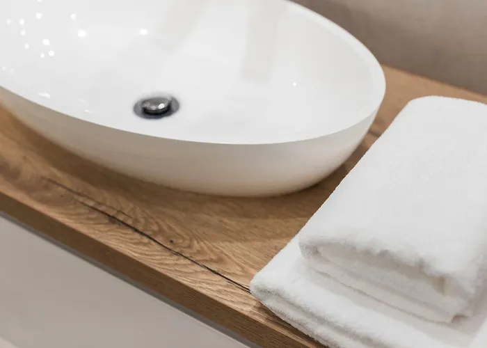 Of The Kings - Inca Lägenhet